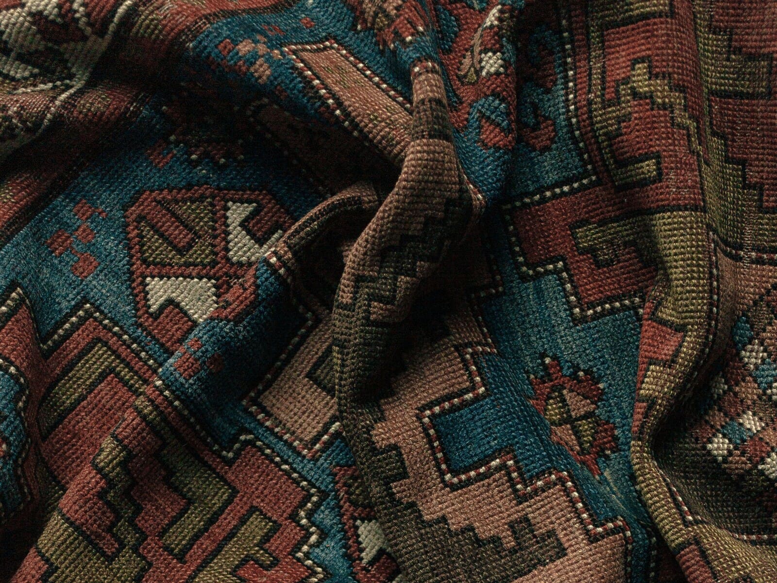 PT. Unigenesis Vision imports handwoven and machine-made carpets.